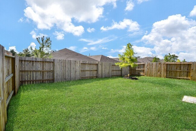 Building Photo - 1542 San Sebastien Dr
