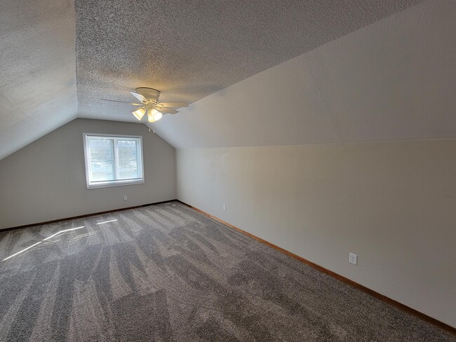 Building Photo - 812 Newman Ave