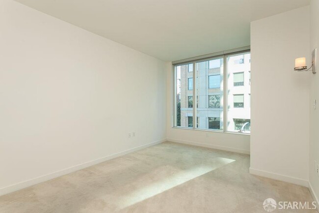 Building Photo - 318 Spear St