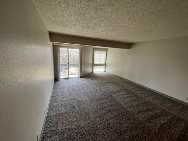 Building Photo - 2569 Irving Ct