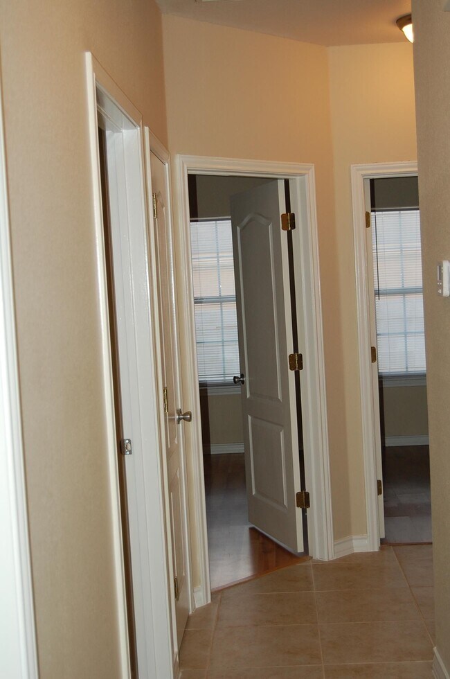 Building Photo - 230 New Castle Dr