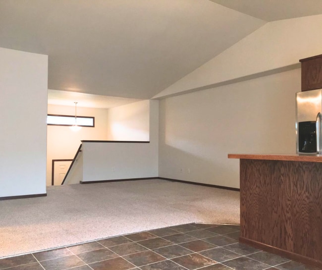 Building Photo - 3 Bed 2 Bath Twin Home
