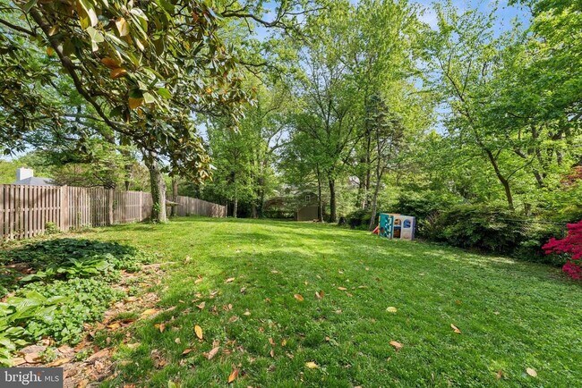 Building Photo - 1111 Woodside Pkwy