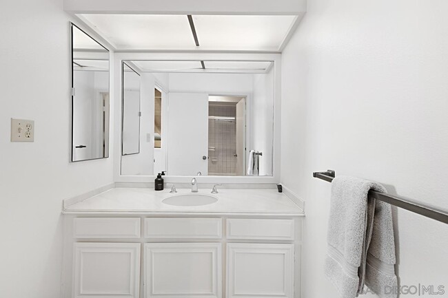 Building Photo - 6605 Caminito Scioto