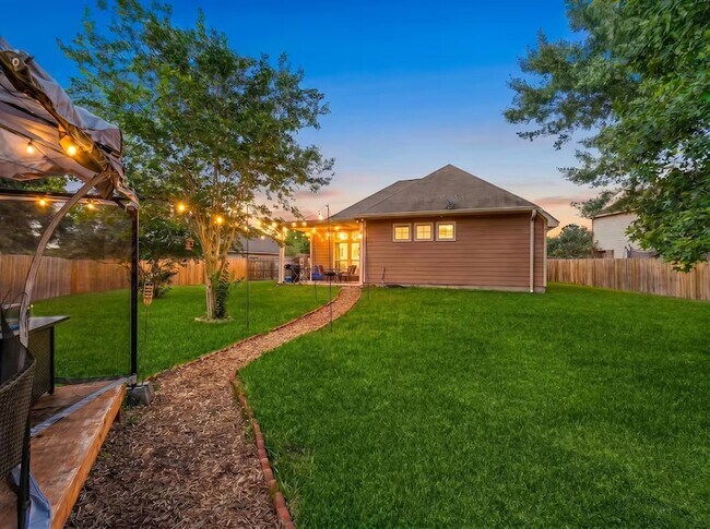 Building Photo - 976 Northampton Dr