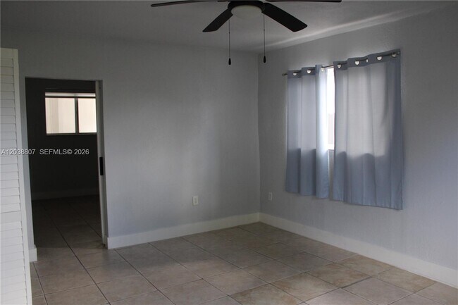 Building Photo - 3825 SW 88th Ct