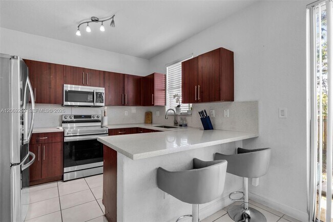 Building Photo - 2583 SE 13th Ct