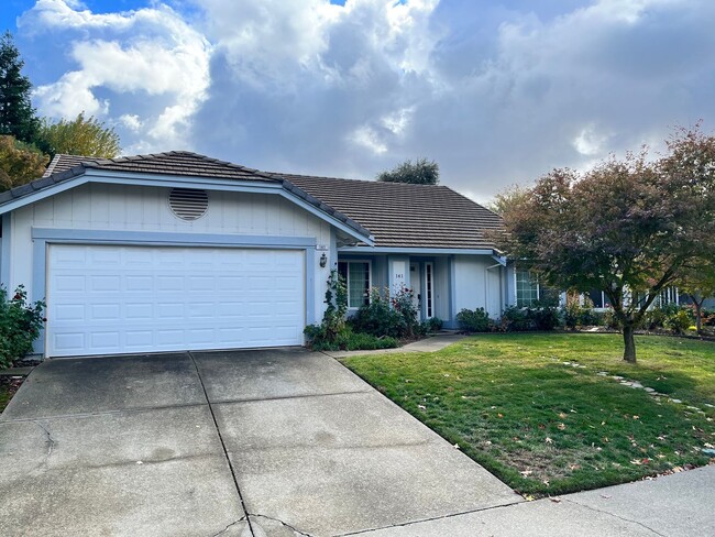 Primary Photo - Clean 3 Bedroom , 2 Bathroom 1661 sqft. Br...