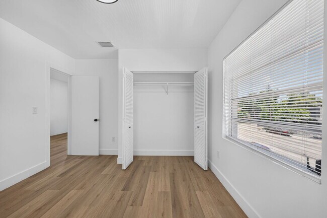 Building Photo - Little Havana 2BR | Assigned Parking | Water Included
