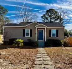 Building Photo - Bungalow in Desirable Rosewood area