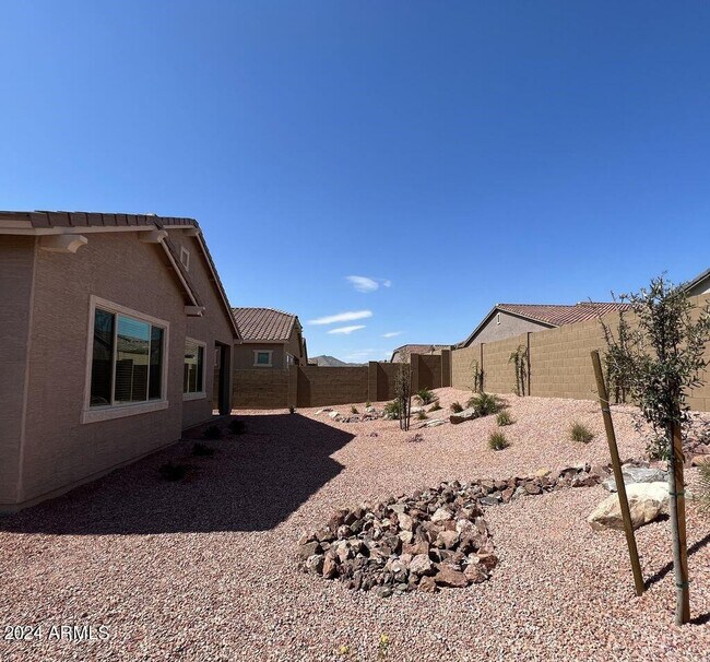 Building Photo - 19610 W Avalon Dr