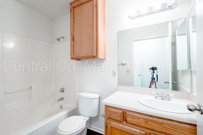 Building Photo - 8400 Laborough Dr