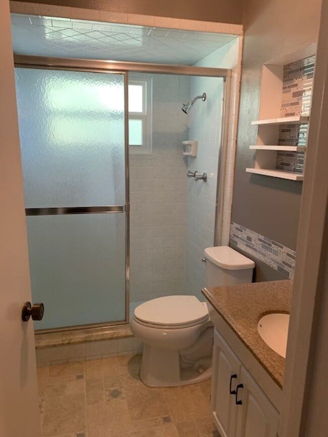 Building Photo - 4/3 Home in Heart of Umatilla!