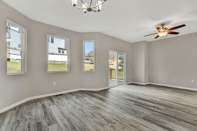 Building Photo - Stunning 4 Bedroom Home in Laurens