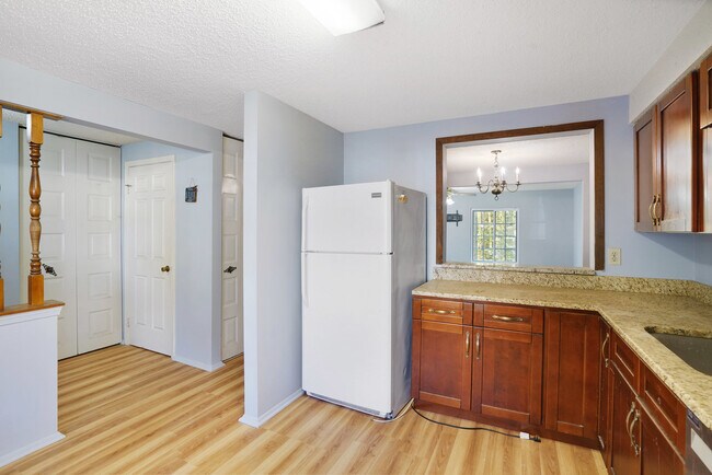 Building Photo - 8653 Bent Arrow Ct