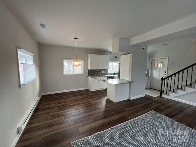 Building Photo - 303 Hi Alta Ave