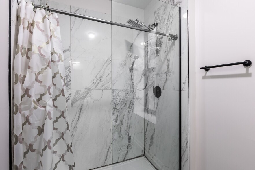 Building Photo - 2701 W Thomas St