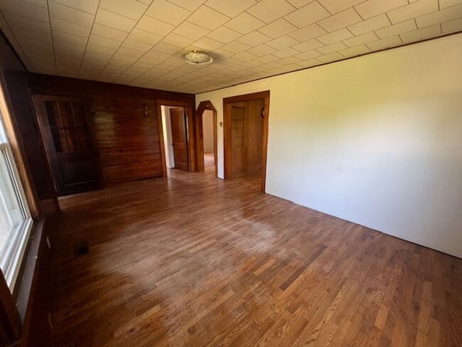 Building Photo - 818 Ridge Rd