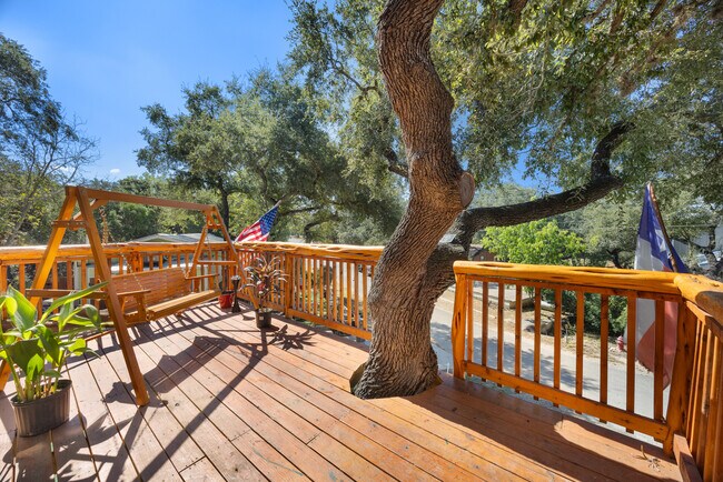 Building Photo - 105 Hi View Dr