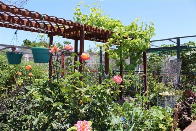 Building Photo - 2022 Via Mariposa E