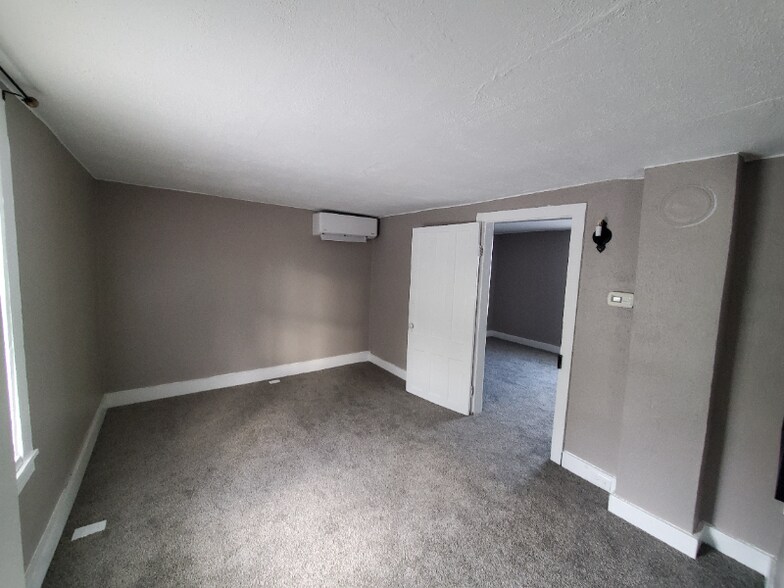 Building Photo - 3 Clinton St