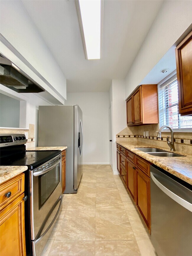 Building Photo - 752 Augusta Dr