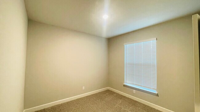 Building Photo - 2104 Hardwick Dr