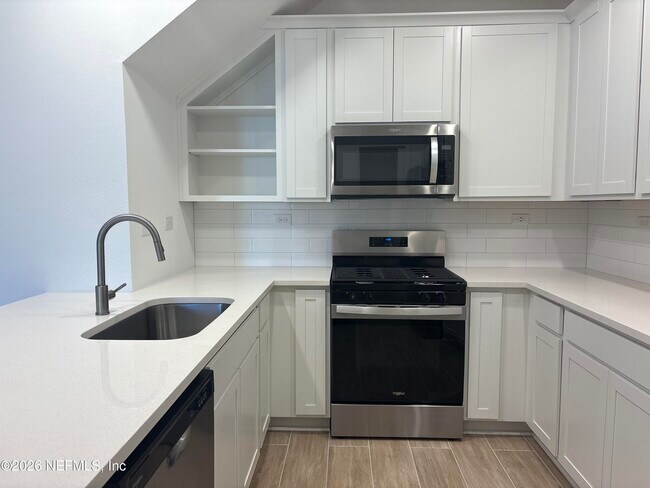 Building Photo - 135 Silver Myrtle Ct