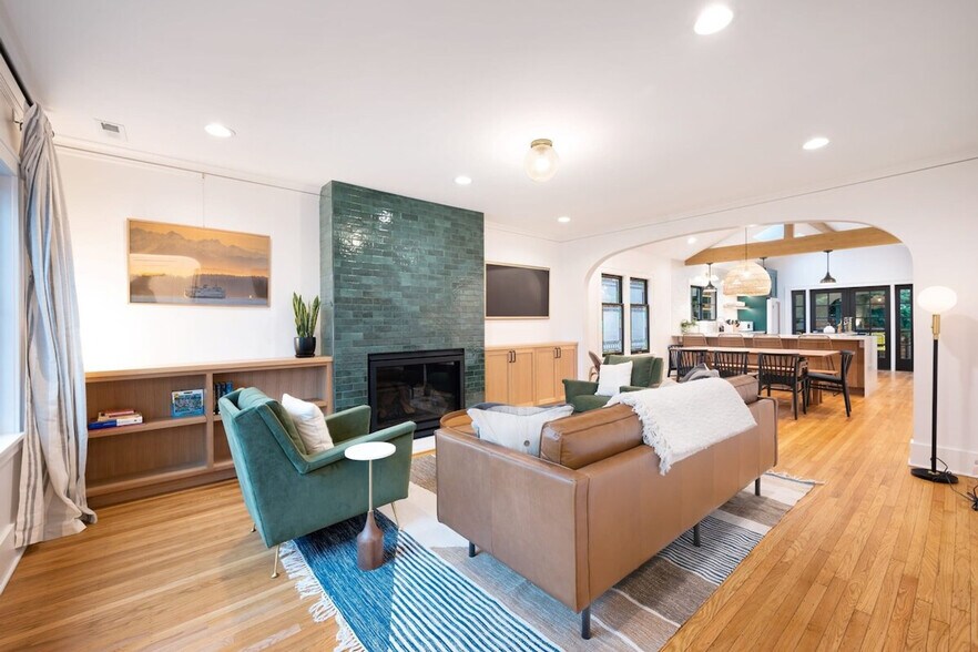 Building Photo - 2453 4th Ave W