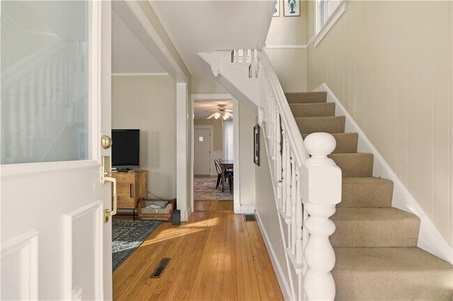 Building Photo - 8 Carey St