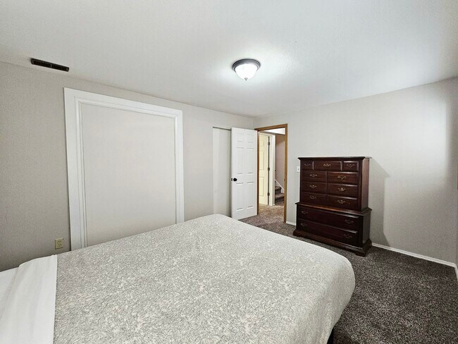 Building Photo - 7486 Liberty Bell Dr