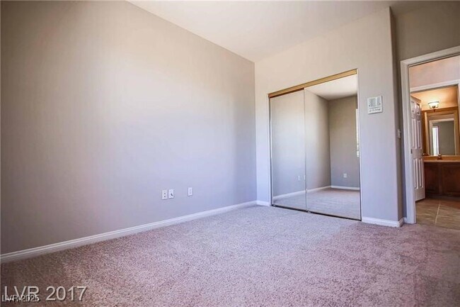 Building Photo - 348 Lakewood Garden Dr