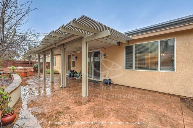 Building Photo - Desirable 4 bdrm 2 bth located in sought o...