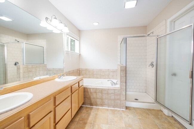 Building Photo - Charming 4 Bedroom 2.5 Bath Home