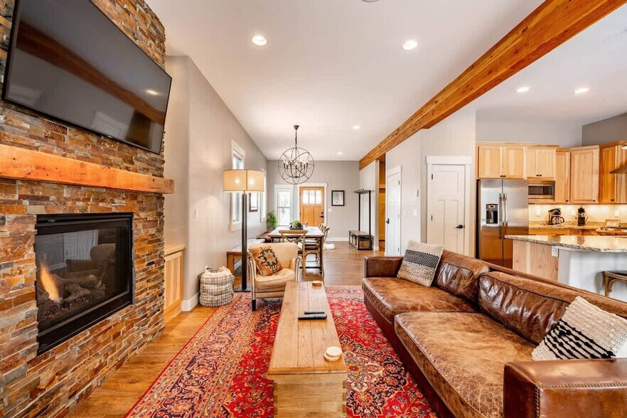 Primary Photo - 312 Mountain Willow Dr