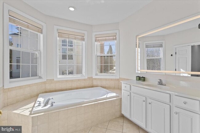 Building Photo - 2206 Green Ginger Cir