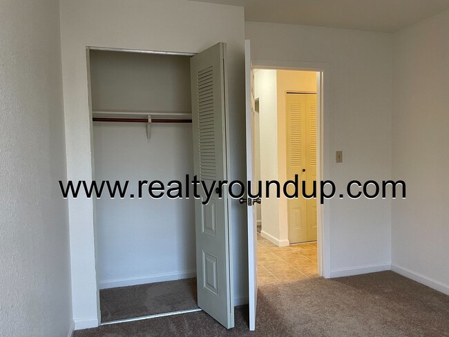 Building Photo - Newly remodeled two bedroom one bath condo...