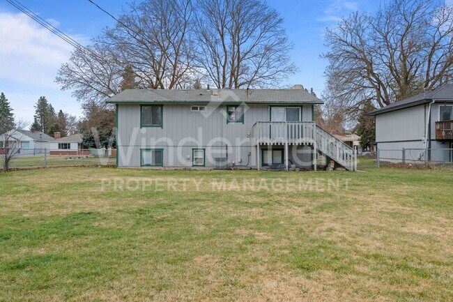 Building Photo - Beautiful Family Home ! Spring Special !! 50% Off first months rent.