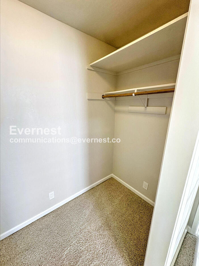 Building Photo - 736 Durshire Way