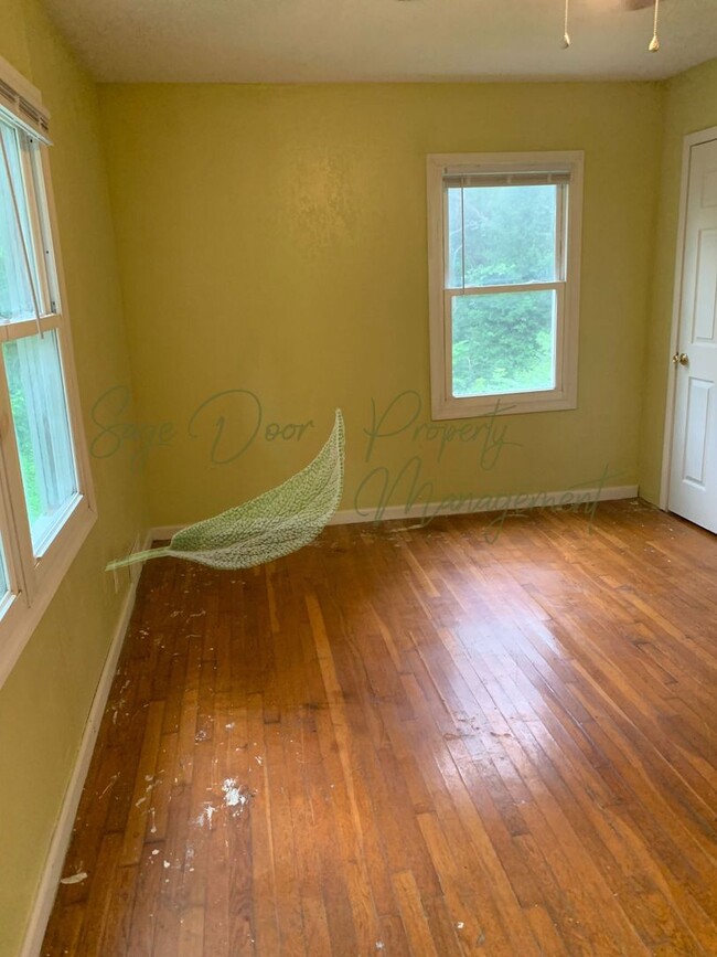 Building Photo - BRIGHT LAYOUT!