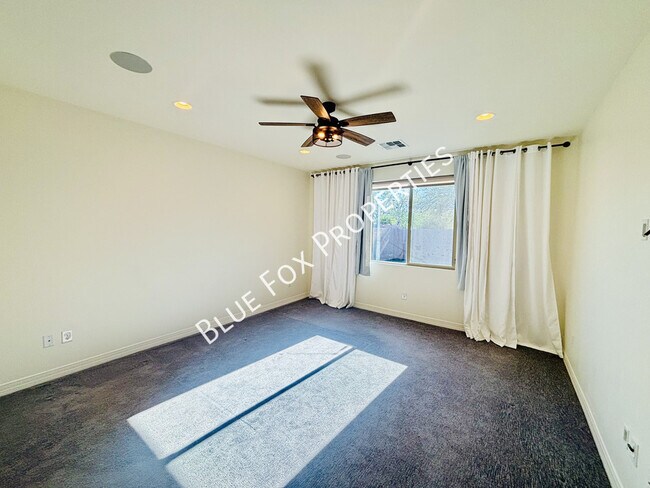 Building Photo - 8038 N Purple Aster Pl