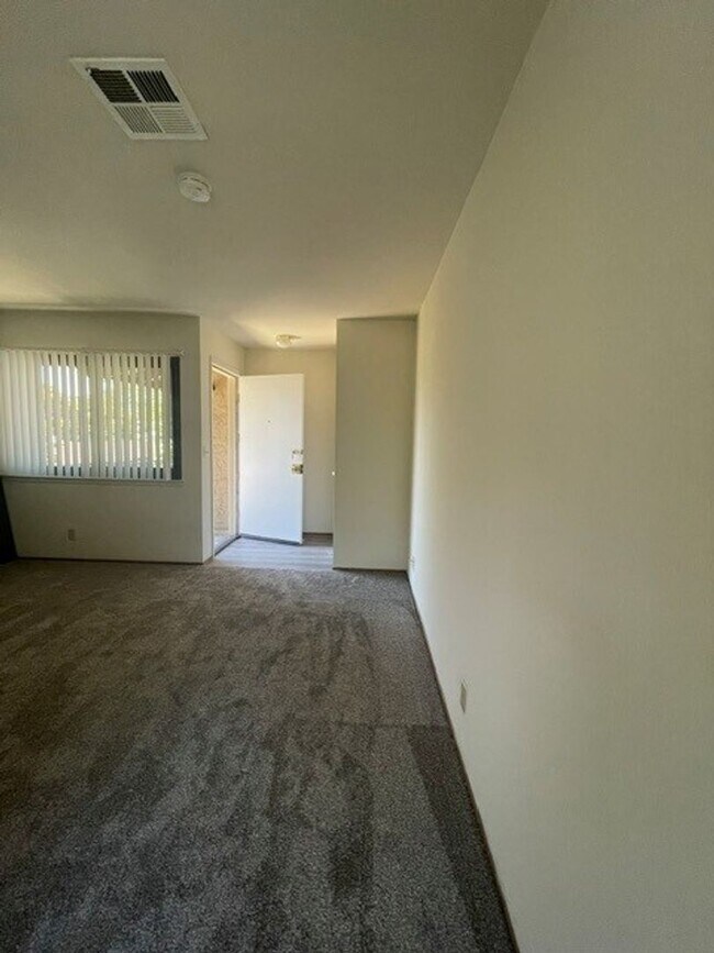 Interior Photo - 4261 Davis St