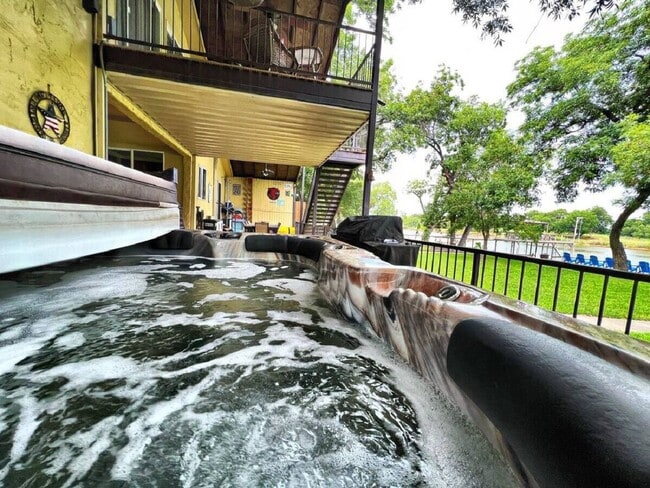 Building Photo - 5/3 HOUSE ON THE BRAZOS RIVER - SUMMER LIV...