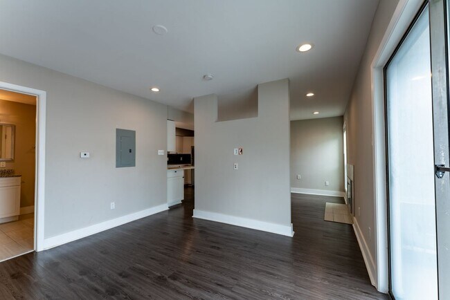 Building Photo - 935 La Posada Dr