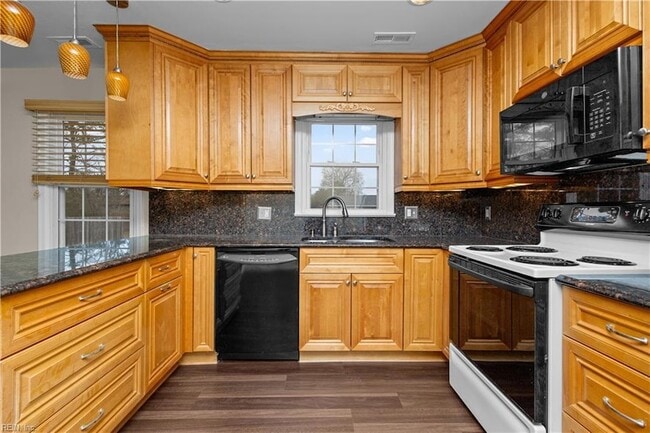 Building Photo - 821 Gene Crescent