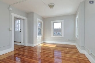 Building Photo - 37 Chestnut St