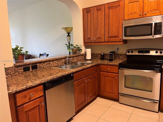 Building Photo - 3500 Oaks Clubhouse Dr