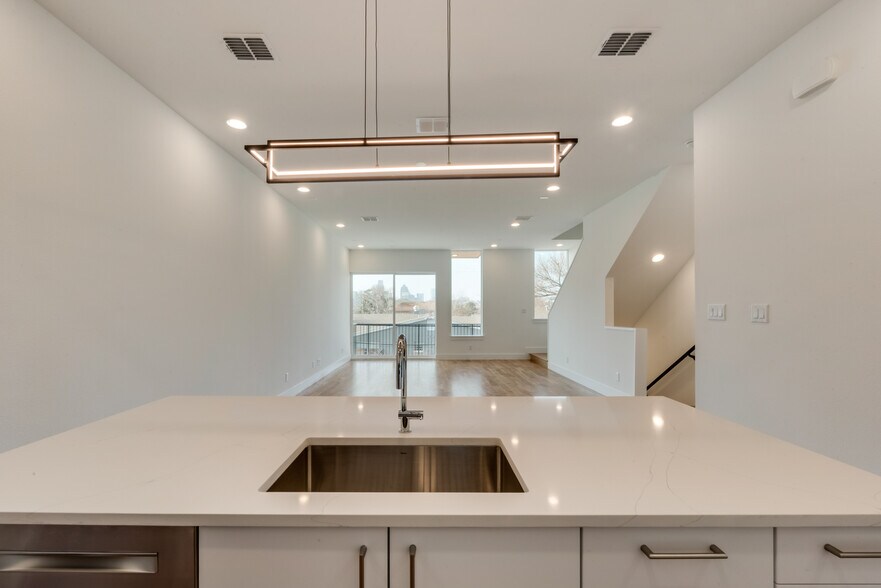 Building Photo - 1906 Annex Ave