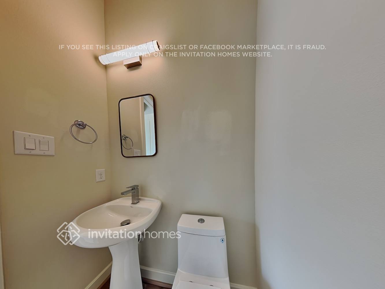 Building Photo - 713 Carriage Knls Dr