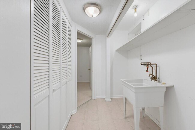 Building Photo - 8467 Magic Tree Ct